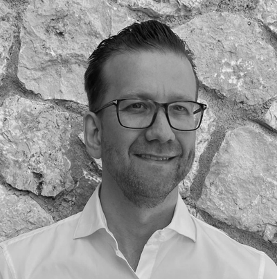 Dr. Oliver Merkel